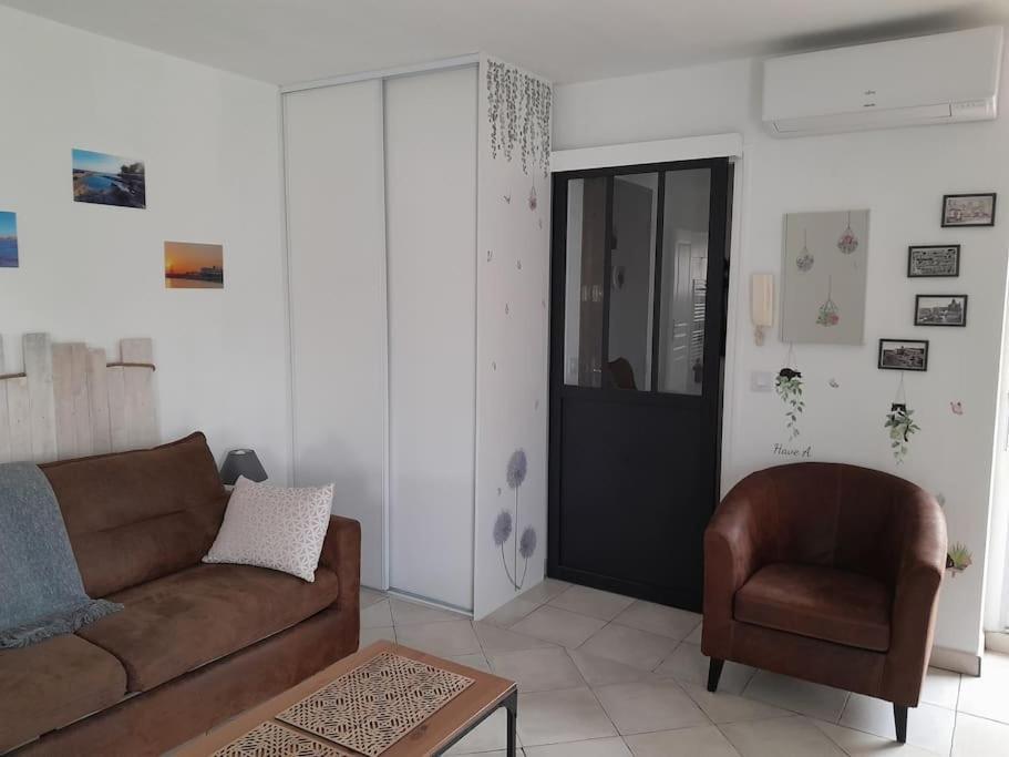 Charmant Studio Lumineux Avec Parking Prive Saint-Raphaël 외부 사진