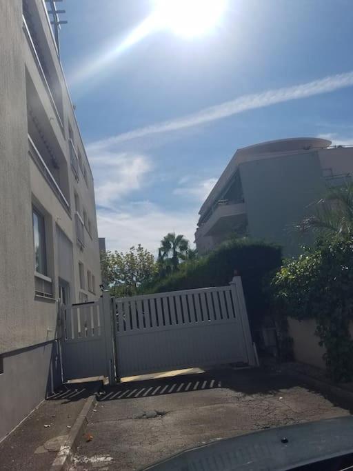 Charmant Studio Lumineux Avec Parking Prive Saint-Raphaël 외부 사진