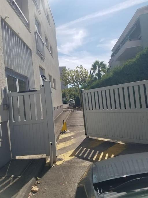 Charmant Studio Lumineux Avec Parking Prive Saint-Raphaël 외부 사진